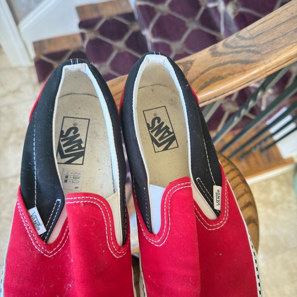 VANS men’s black and red checkerboard print shoe excellent condition size 10 - Picture 4 of 9